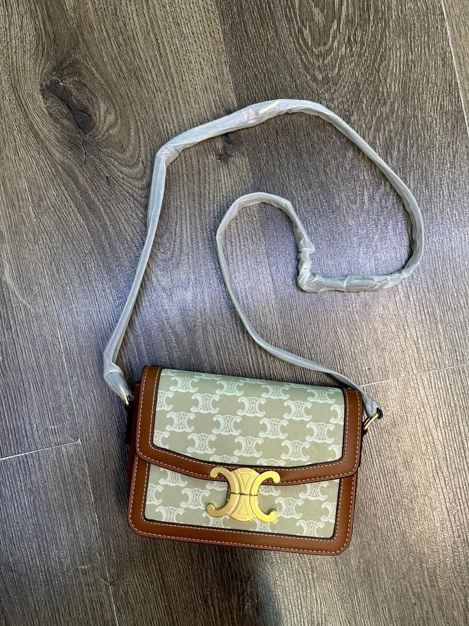 Design TEEN TRIOMPHE BAG IN TRIOMPHE CANVAS AND CALFSKIN