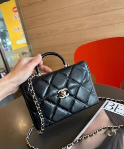 Design CHANEL | Small box bag