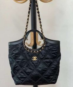 Design CHANEL Nylon Grosgrain Quilted Maxi Lifestyle Shopping Bag Black