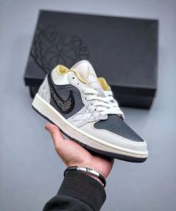Design AIR JORDAN 1 LOW BEADED SWOOSH