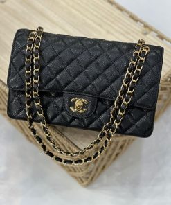 Design CHANEL Lambskin Quilted Medium Double Flap