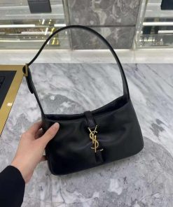Design Saint Laurent Hobo-Tasche mit Saint Laurent Le 5 To 7 Logo-Plakette
