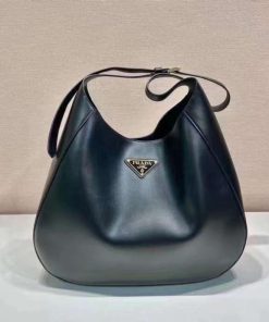 Design Large leather shoulder bag with topstitching