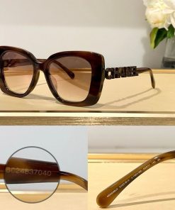 Design CHANEL classic square frame with Chanel logos