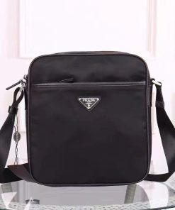 Design Prada Nylon messenger bag
