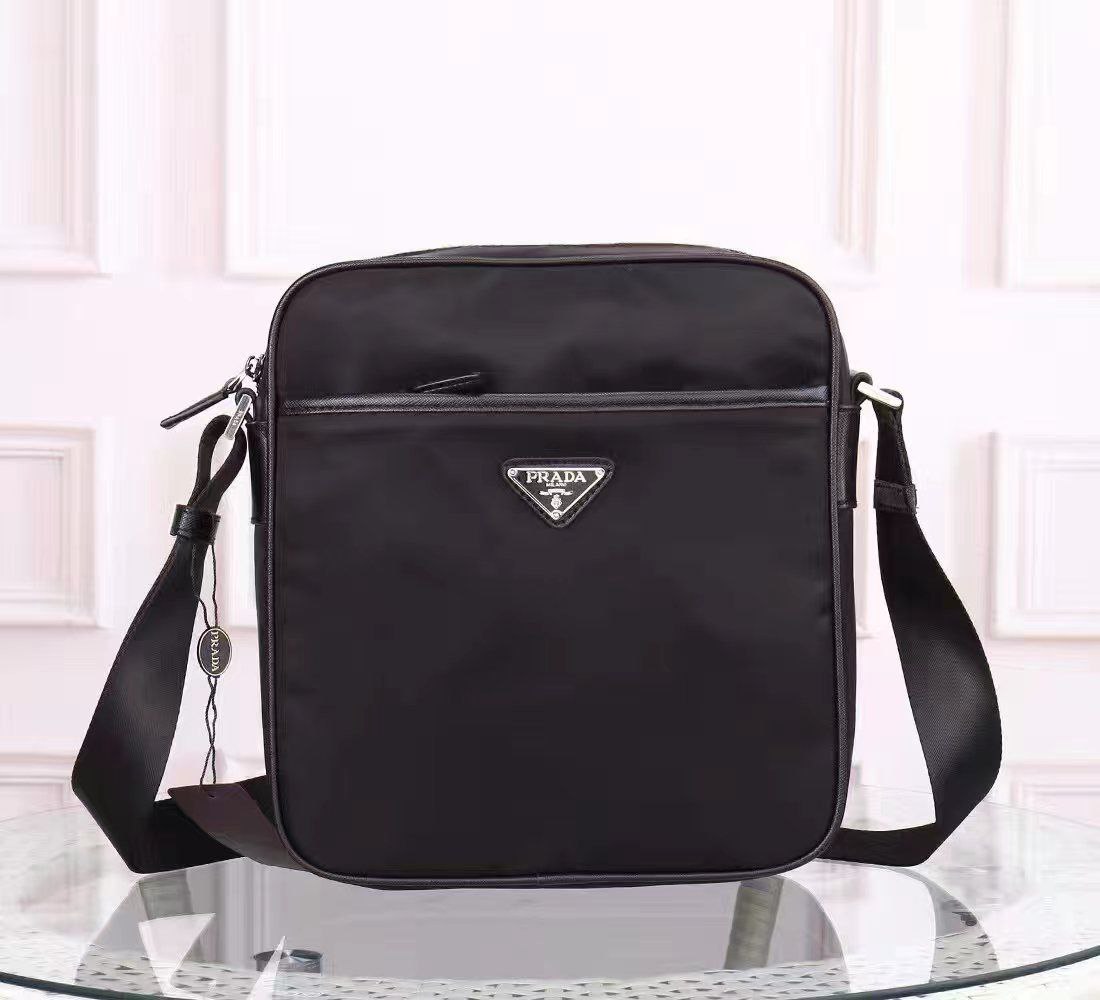 Design Prada Nylon messenger bag