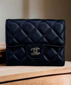 Design CHANEL Lambskin Quilted Small Compact Wallet
