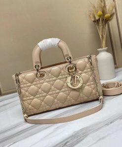 Design CHRISTIAN DIOR Lambskin Cannage Lady D-Joy