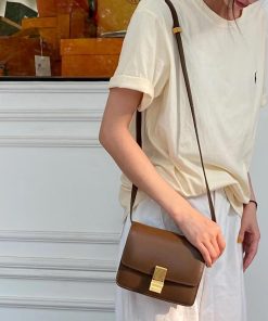 Design CELINE Camel Calf Leather Medium Classic Box Flap Bag