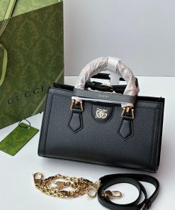 Design GUCCI DIANA SMALL SHOULDER BAG