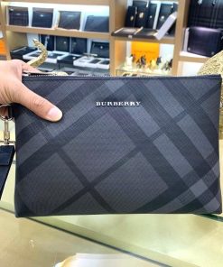 Design BURBERRY Large Check Zip Pouch for men