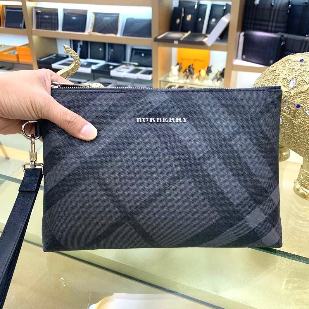 Design BURBERRY Large Check Zip Pouch for men