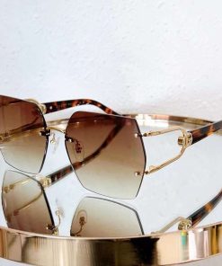 Design GUCCI Square Crystal Cut Sunglasses GG1562S 002