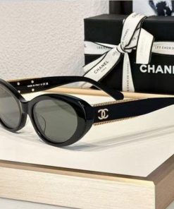 Design CHANEL Sunglasses Polarized Black Oval Gold CC