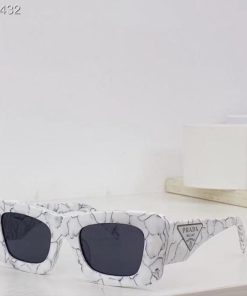 Design Sunglasses with triangle logo