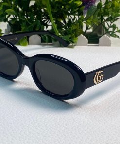 Design Gucci sunglasses GG0517S in Black Gucci GG logo on the temple