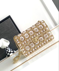 Design Women's Chanel Evening Bag Lambskin Black Pearl